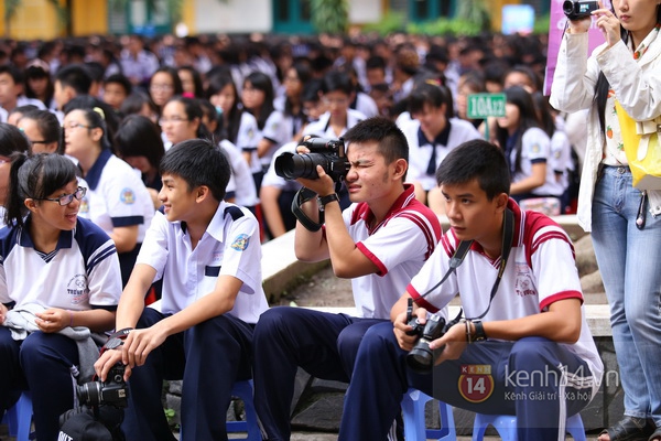 HS Trưng Vương được thầy Khắc Hiếu "bắt t&acirc;m l&yacute;" cho năm học mới 13