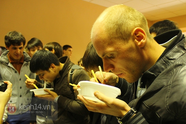 Ngày lễ ẩm thực Việt Nam của du học sinh tại Nga 13