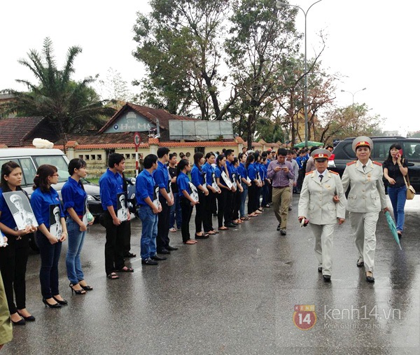 Hết giờ Lễ viếng Quốc tang, nhiều người dân vẫn xếp hàng vào viếng Đại tướng 177