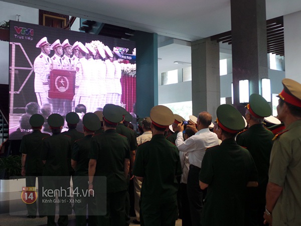 TP HCM: Người dân cúi lạy Đại tướng Võ Nguyên Giáp lần cuối cùng 12