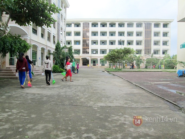 Khung cảnh tan hoang sau bão của nhiều trường học ở Đà Nẵng 17