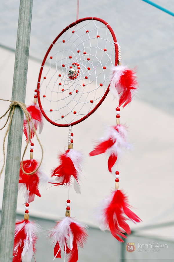 Hội chợ tràn ngập dreamcatcher của teen trường Việt Đức 12