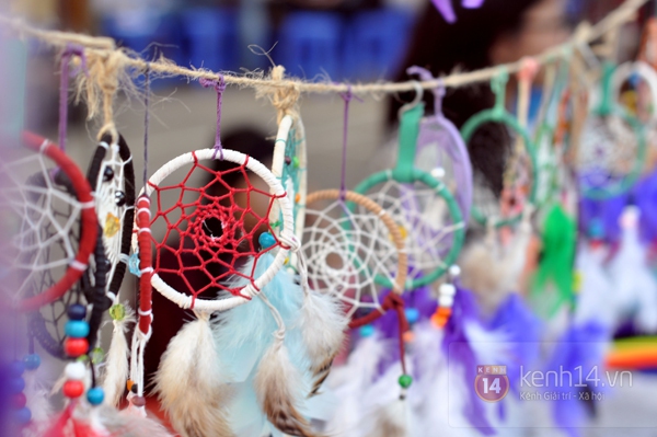 Hội chợ tràn ngập dreamcatcher của teen trường Việt Đức 15