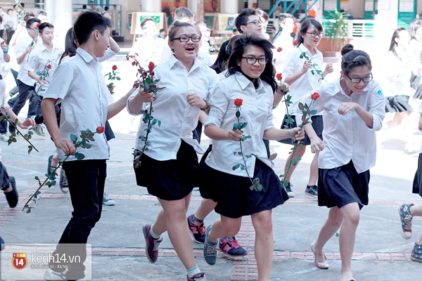 Thầy cô bất ngờ với màn flashmob của teen Nguyễn Tất Thành 9