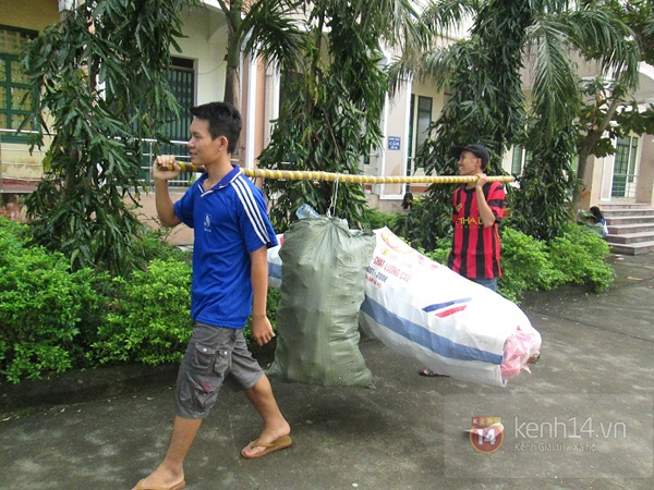 SV Đà Nẵng nhặt ve chai gây quỹ cho các bạn nghèo vui Tết 10