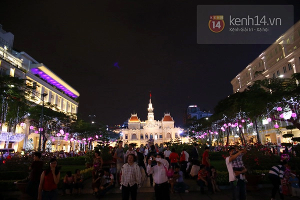 Ngắm Sài Gòn lộng lẫy trước mùa Giáng sinh và Năm mới 2014 5