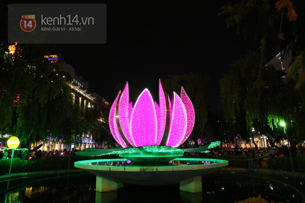 Ngắm Sài Gòn lộng lẫy trước mùa Giáng sinh và Năm mới 2014 13