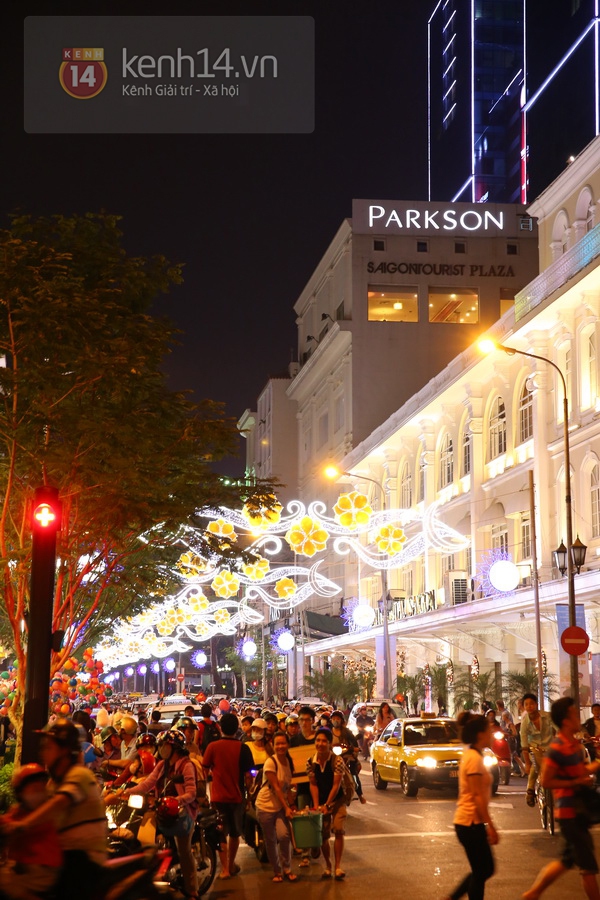 Ngắm Sài Gòn lộng lẫy trước mùa Giáng sinh và Năm mới 2014 4