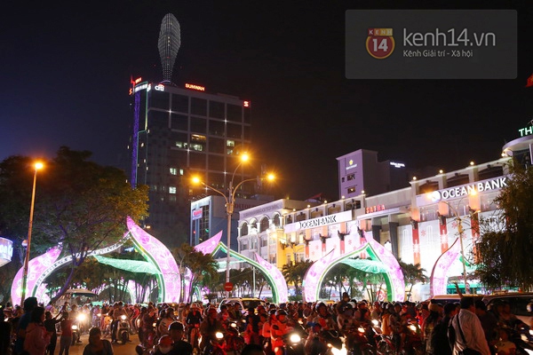 Ngắm Sài Gòn lộng lẫy trước mùa Giáng sinh và Năm mới 2014 15