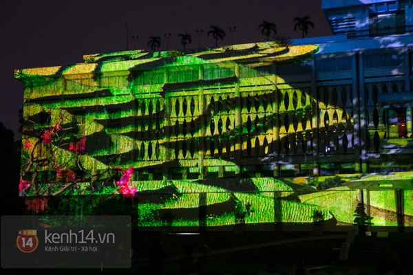 Người Sài Gòn đổ xô đi xem trình diễn ánh sáng 3D tại Dinh Thống Nhất 13