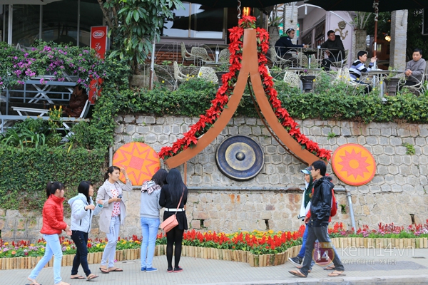 "Biển người" đổ về Đà Lạt tham dự Festival hoa năm 2013 6