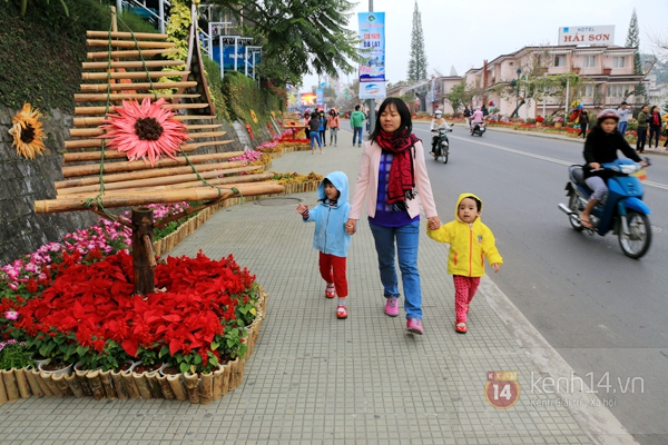 "Biển người" đổ về Đà Lạt tham dự Festival hoa năm 2013 12