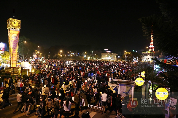 "Biển người" đổ về Đà Lạt tham dự Festival hoa năm 2013 16