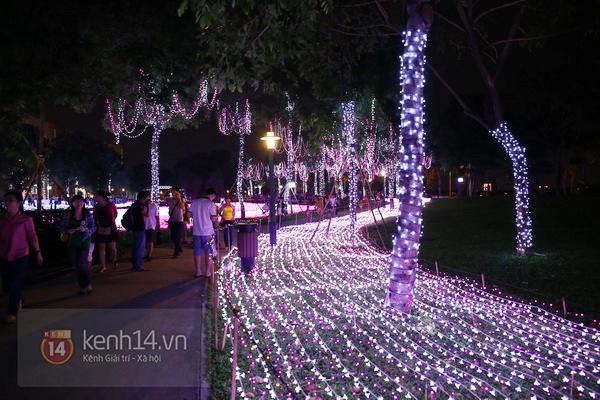 Sài Gòn: Ngỡ ngàng ngắm công viên sáng rực trong đêm với nửa triệu bóng đèn Led 18