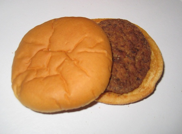 Chiếc bánh hamburger 14 năm không mốc, trông như mới "ra lò" 1