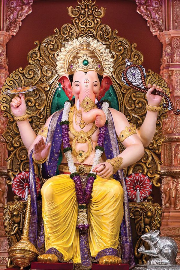 Vị Thần voi Ganesh hiện thân vào quả cà tím ở Anh 2