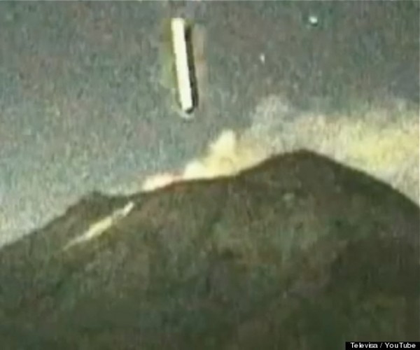 Video mới: UFO lao xuống miệng núi lửa ở Mexico 3