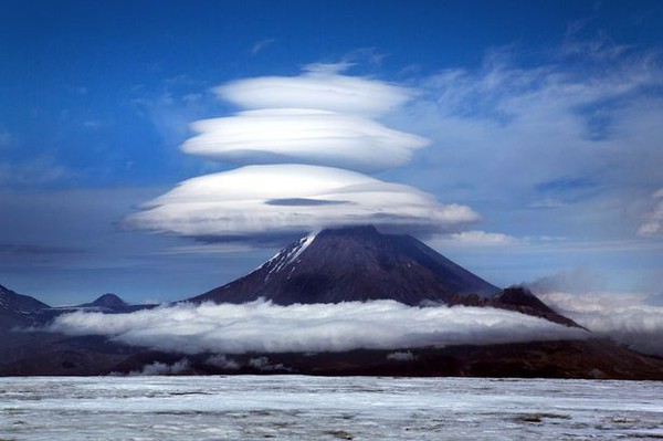 Đám mây lạ hình đĩa bay xuất hiện trên bầu trời Nga 1