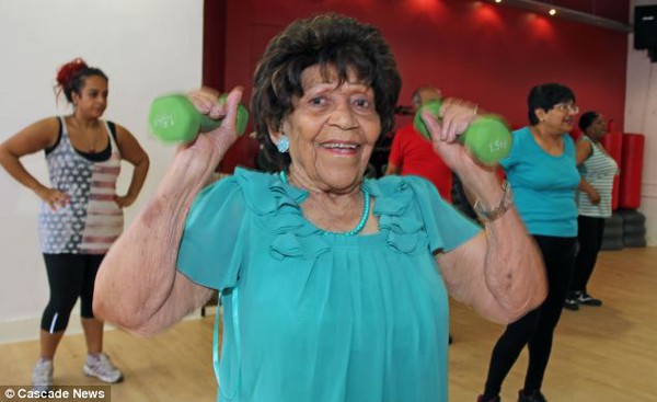 Cụ bà 101 tuổi vẫn tập gym đều đặn như thanh niên 3