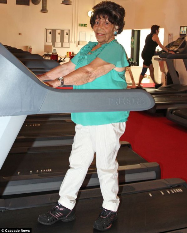 Cụ bà 101 tuổi vẫn tập gym đều đặn như thanh niên 2