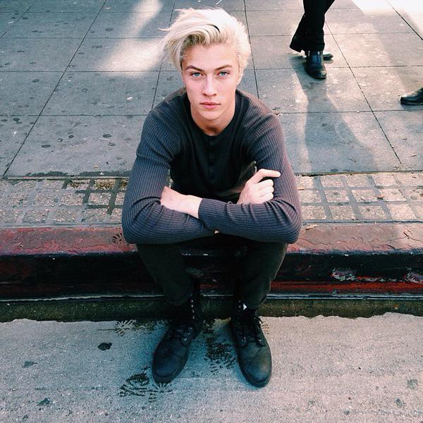 Lucky Blue Smith - "Kẻ tiếm ngôi" siêu mẫu Sean O'pry 16