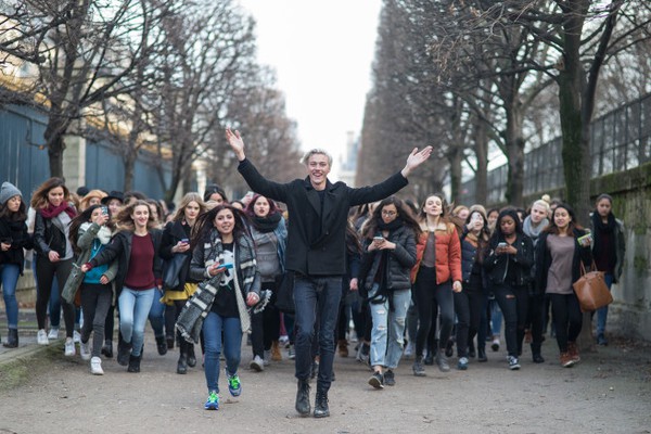 Fan vỡ mộng vì... nụ cười của "hoàng tử" Lucky Blue Smith  4