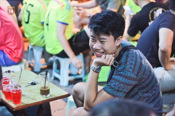 Khám phá sức quyền rũ của cafe vỉa hè trên phố Hà Nội 11