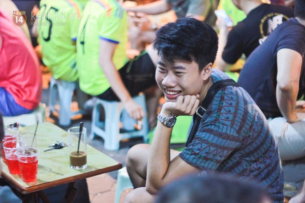 Kh&aacute;m ph&aacute; sức quyền rũ của cafe vỉa h&egrave; tr&ecirc;n phố H&agrave; Nội 11