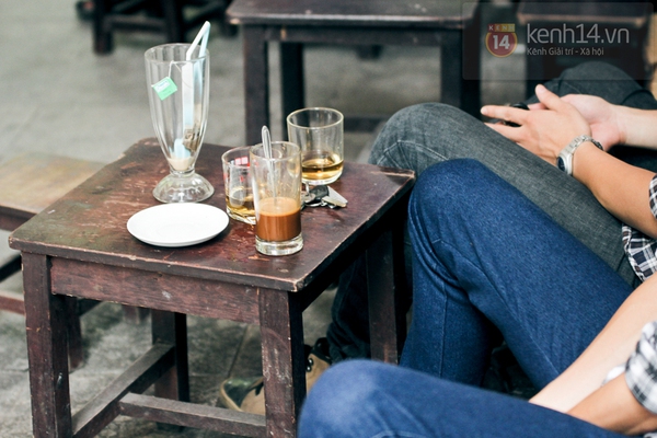 Kh&aacute;m ph&aacute; sức quyền rũ của cafe vỉa h&egrave; tr&ecirc;n phố H&agrave; Nội 7
