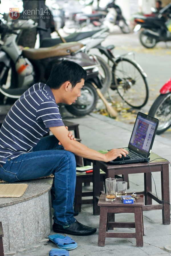 Kh&aacute;m ph&aacute; sức quyền rũ của cafe vỉa h&egrave; tr&ecirc;n phố H&agrave; Nội 9