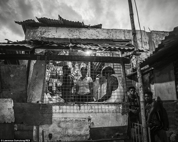 Mất nhà sau siêu bão, nhiều người Philippines phải sống chung với tù nhân 14