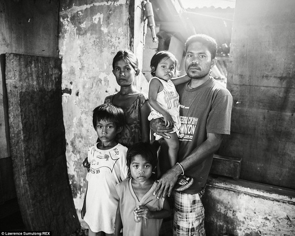 Mất nh&agrave; sau si&ecirc;u b&atilde;o, nhiều người Philippines phải sống chung với t&ugrave; nh&acirc;n 2