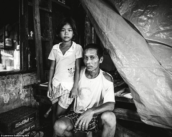 Mất nhà sau siêu bão, nhiều người Philippines phải sống chung với tù nhân 6