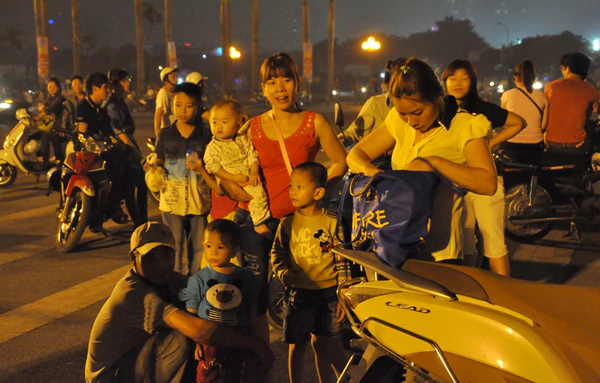 Ph&aacute;o hoa rực s&aacute;ng tr&ecirc;n bầu trời H&agrave; Nội 76