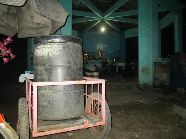 Cận cảnh gia đ&igrave;nh 34 năm sống trong nghĩa trang lớn nhất S&agrave;i G&ograve;n 6