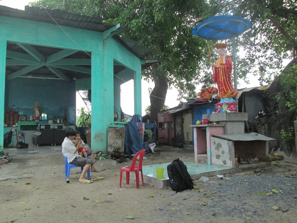 Cận cảnh gia đ&igrave;nh 34 năm sống trong nghĩa trang lớn nhất S&agrave;i G&ograve;n 2