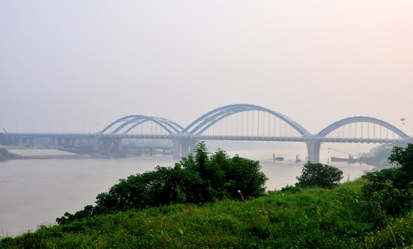 Thông xe cầu vòm ống thép đầu tiên ở Việt Nam trên sông Đuống 1