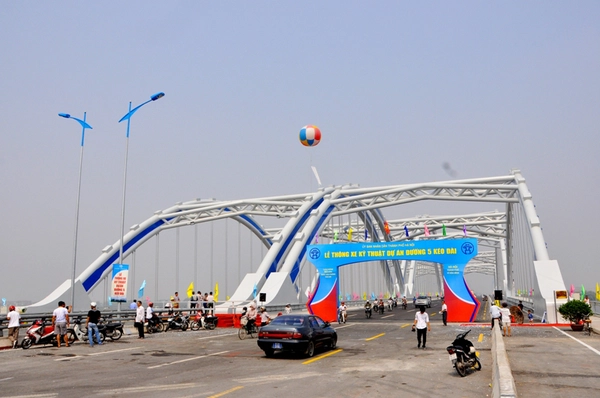 Thông xe cầu vòm ống thép đầu tiên ở Việt Nam trên sông Đuống 5