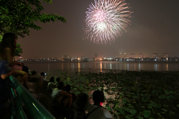 Nhìn lại những khoảnh khắc đẹp trong đêm pháo hoa 60 năm giải phóng Thủ đô 4