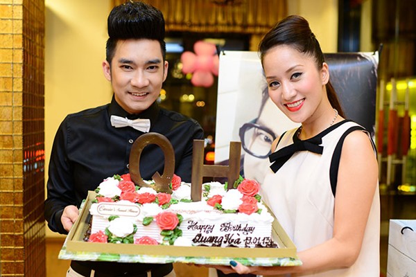 Quang Hà tình tứ người yêu trong sinh nhật 5