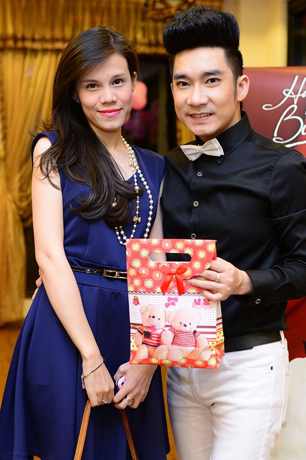 Quang Hà tình tứ người yêu trong sinh nhật 9