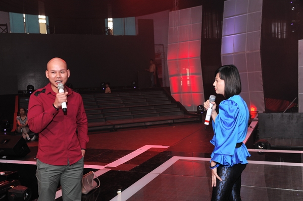 Thanh Thúy được chồng "hộ tống" đi tập 12