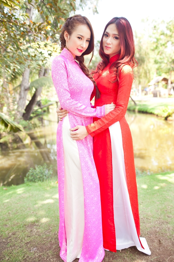 Angela Phương Trinh đọ sắc cùng Hương Giang Idol 6
