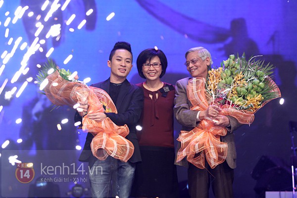 Tùng Dương nhận giải thưởng 1 tỷ đồng 2