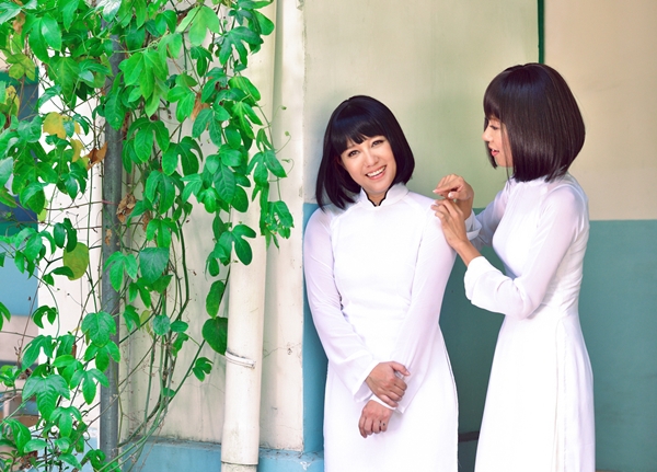 Dân mạng "sốt" với MV "Tình thơ 2013" của Ngọc Linh - Diễm Quyên 11