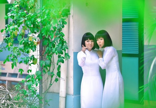 Dân mạng "sốt" với MV "Tình thơ 2013" của Ngọc Linh - Diễm Quyên 21