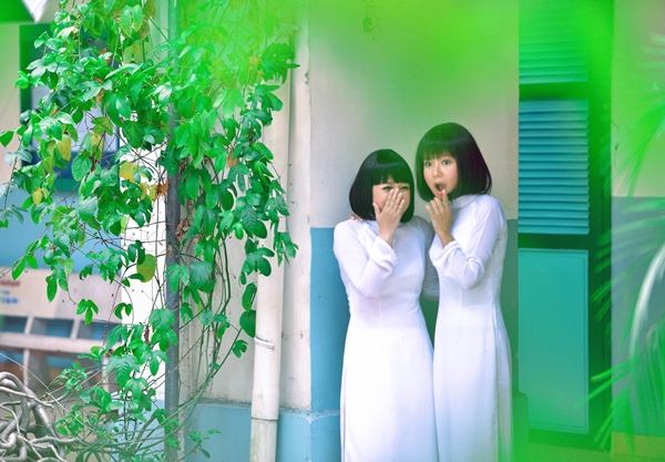 Dân mạng "sốt" với MV "Tình thơ 2013" của Ngọc Linh - Diễm Quyên 22