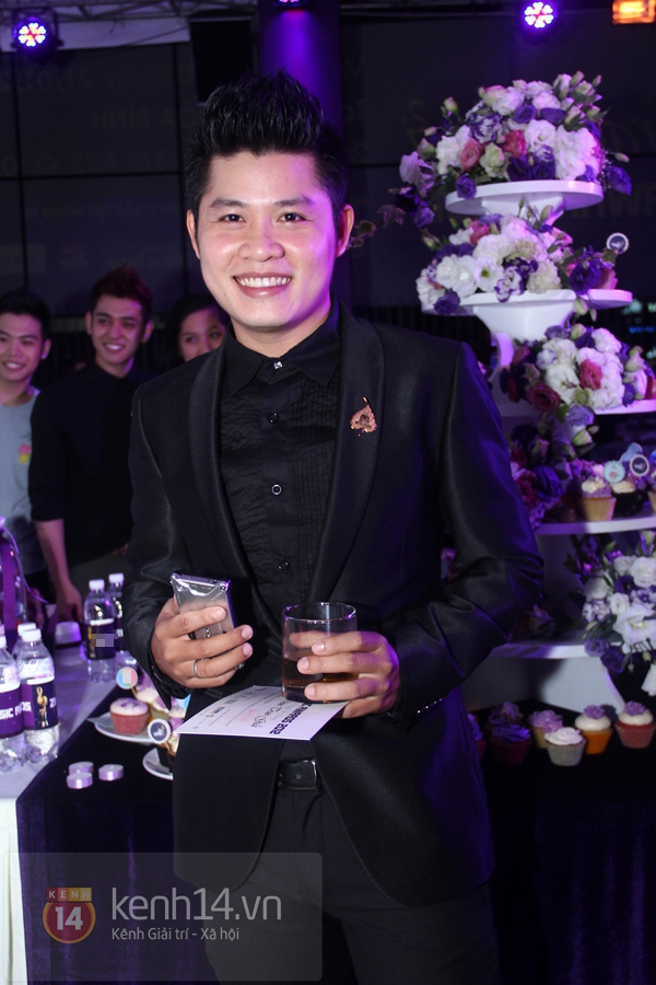 Mai Phương Th&uacute;y s&aacute;nh bước dự tiệc với bạn trai 54