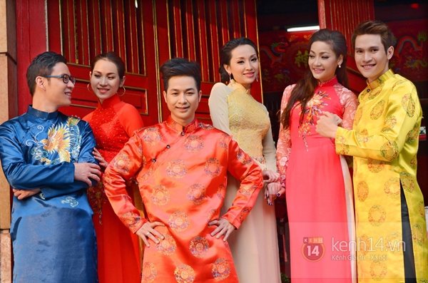 D&agrave;n sao Việt th&acirc;n thiết diện &aacute;o d&agrave;i du xu&acirc;n 4