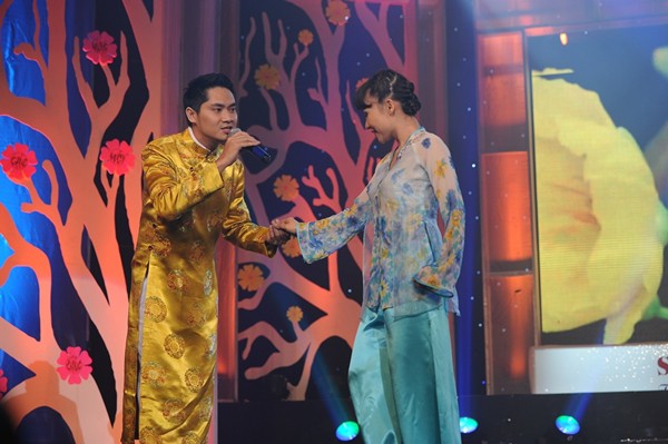 Thu Minh "quậy" tưng bừng c&ugrave;ng học tr&ograve; 12